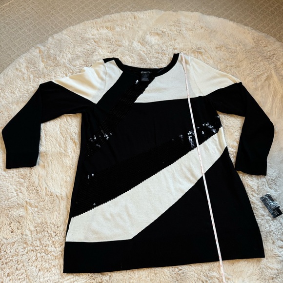 Black and White Sequin detail sweater - Picture 9 of 12